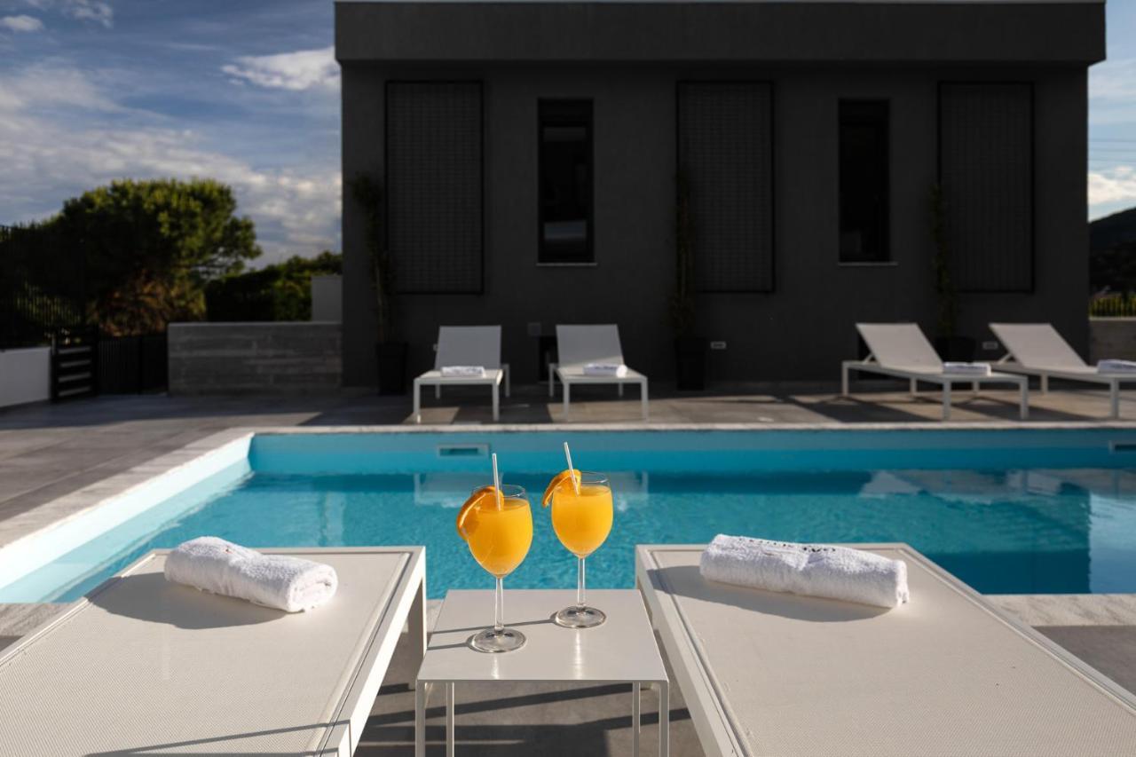 Cove Suites Nea Iraklitsa Экстерьер фото